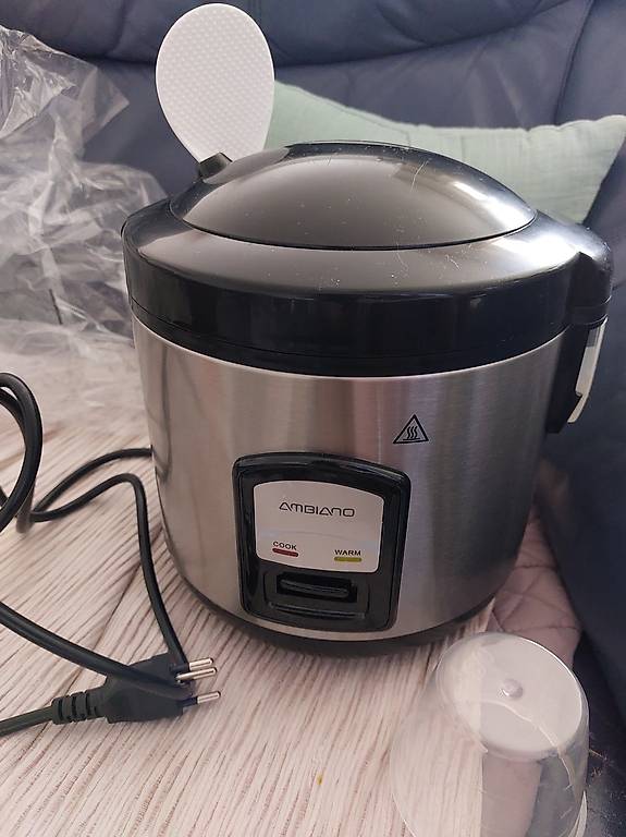rice cook, casseroles, aspirateur balai, machine café filtr