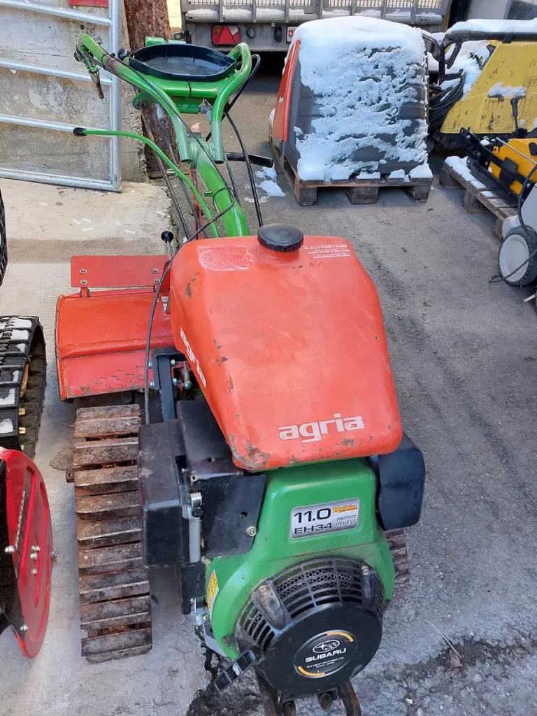 Machine polyvalente porte-outils Agria