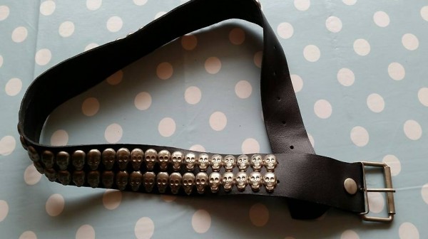 une ceinture gothique de cuir
