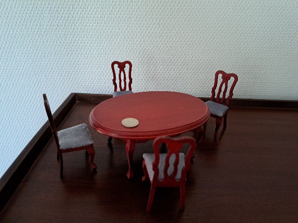 table et 4 chaises pour maison de poupées