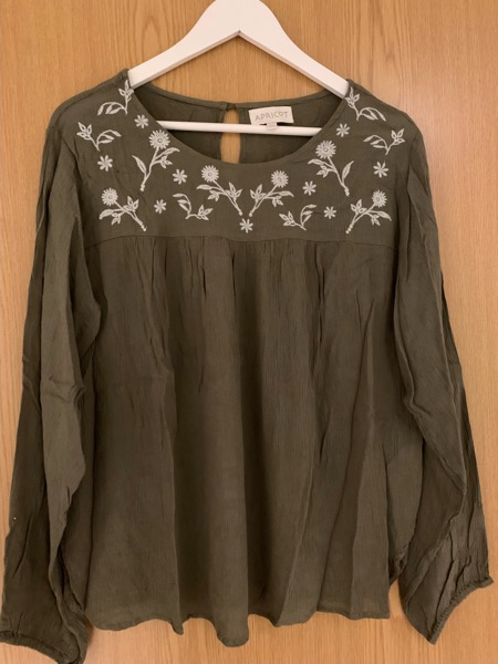 Joli haut de la marque Apricot