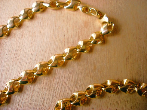 Collier sautoir en maillons dorés