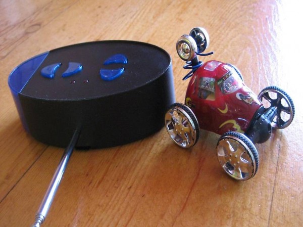 une mini auto télécommandée