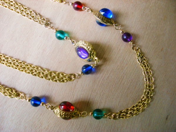 Collier sautoir fantaisie en maillons dorés neuf