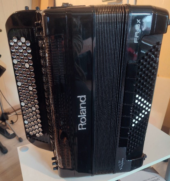 Roland FR8 XB Dallapé