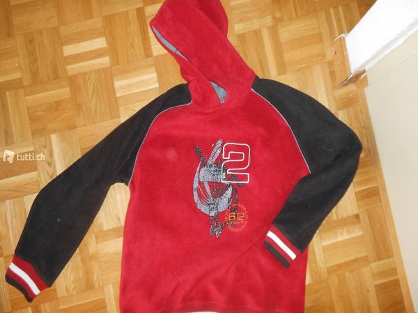 pull polaire à capuche