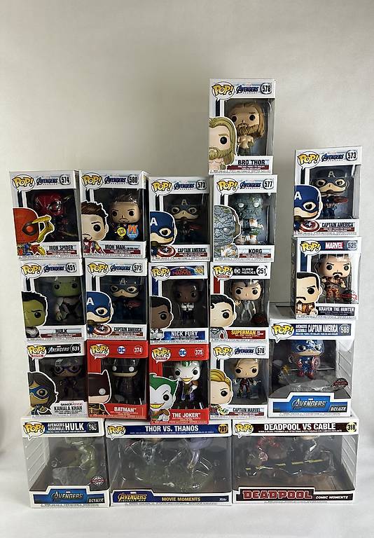 Funko Pop Marvel / Avengers / DC Diverse Neu