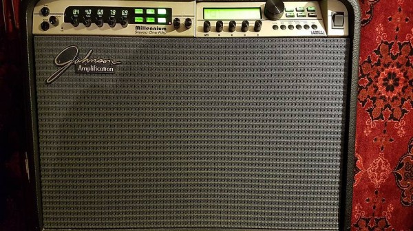 Amplificateur à modélisation Johnson Millenium 150 avec péda