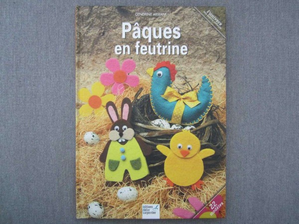 Livre Pâques en feutrine, 22 modèles (livre en parfait état)