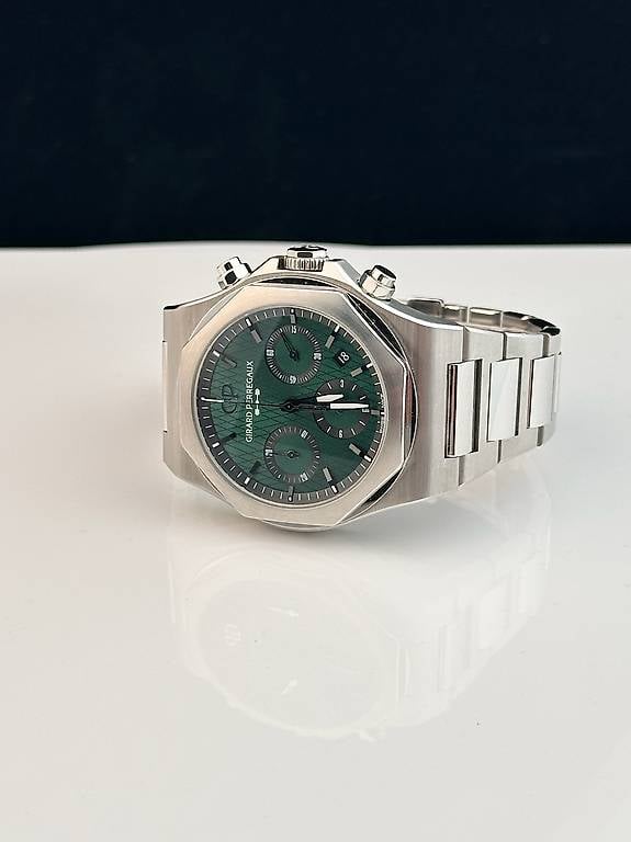 Girard Perregaux Laureato Chrono Aston Martin81020-11-001-11