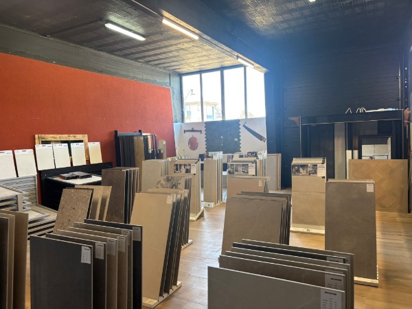 Exposition de carrelages, parquets