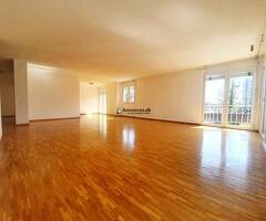 Charmant appartement de 4.5 pièces au premier étage avec deux balcons