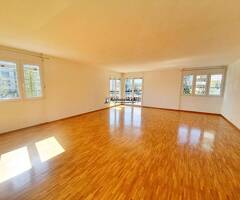 Charmant appartement de 4.5 pièces au premier étage avec deux balcons