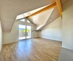 Charmant studio neuf avec balcon