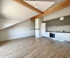 Charmant studio neuf avec balcon