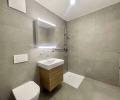Charmant studio neuf avec balcon