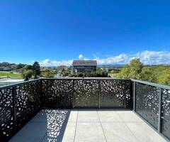 Charmant studio neuf avec balcon