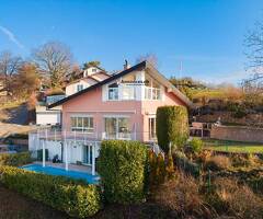 Villa d'exception avec piscine, jacuzzi et vue imprenable sur le lac