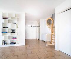 Villa d'exception avec piscine, jacuzzi et vue imprenable sur le lac - Image 2