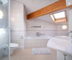 Villa d'exception avec piscine, jacuzzi et vue imprenable sur le lac - Image 7