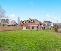 Villa mitoyenne de 6 pièces rénovée avec jardin – Yens