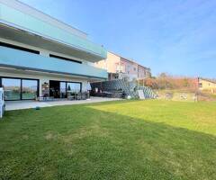 Spacieux 4.5 pièces avec sous-sol, jardin et vue sur le lac