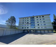 Logement rénové avec balcon - Image 2