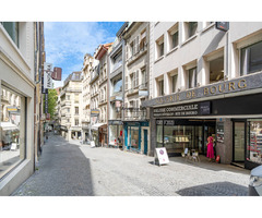 Centre de Lausanne dans rue piétonne très bel espace modulable de 135 m2 en hauteur