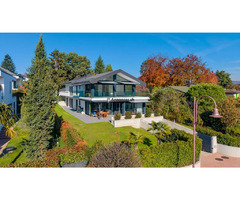 Un bien d’exception alliant confort, modernité, espaces généreux et vue lac - Image 2