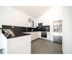 Un bien d’exception alliant confort, modernité, espaces généreux et vue lac - Image 7