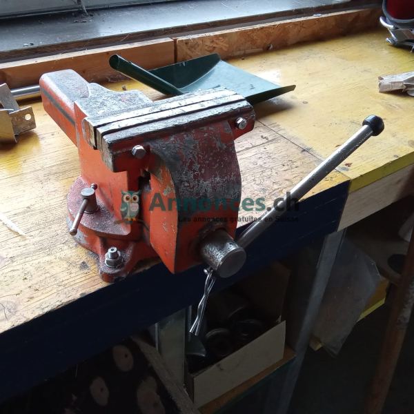 Étau d'établi pivotant – mâchoires 125 mm – fonte orange – bon état