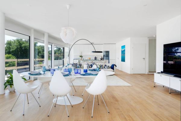 Luxueux 4.5 pièces traversant avec balcon couvert de 76m2 et vue lac
