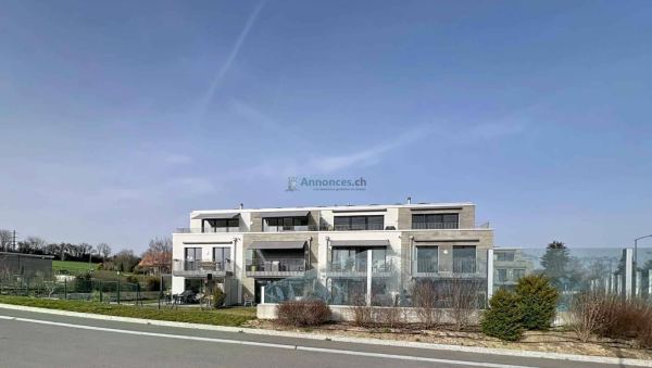 Exclusif: Spacieux attique de 3.5 pièces avec balcon et vue lac