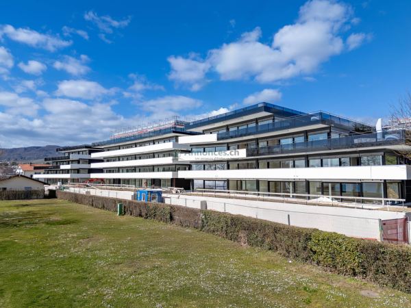 Luxueux 4.5 pièces traversant avec balcon couvert de 76m2