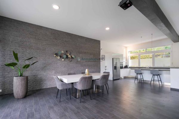 Bien moderne de 5.5 pièces avec 2 balcons, 2 terrasses et jardin