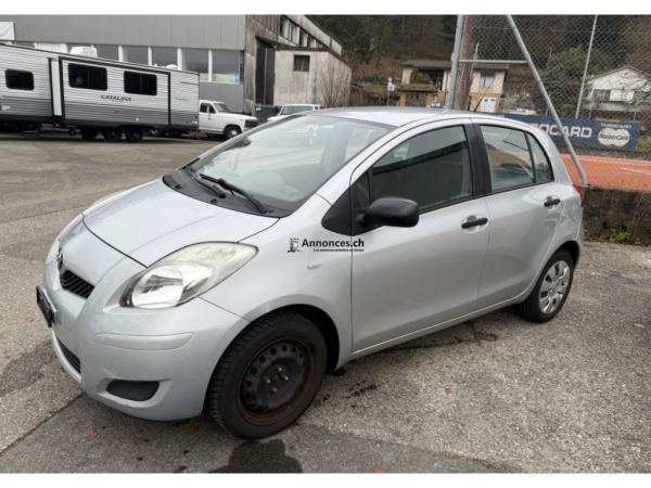TOYOTA Yaris 1.0 Style