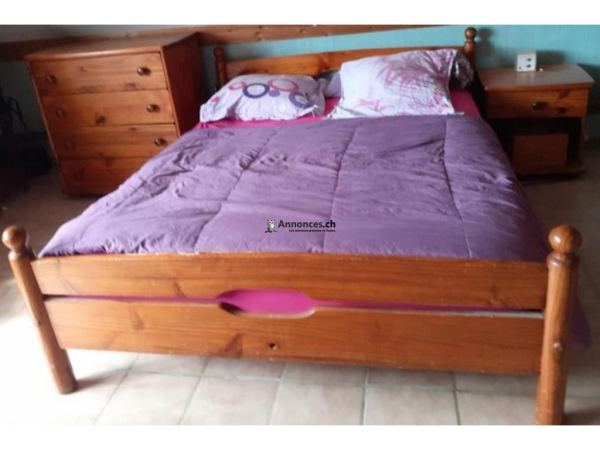 VENDS CHAMBRE EN PIN